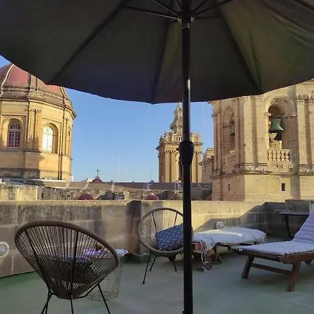 Spacious Flat With Private Terrace In